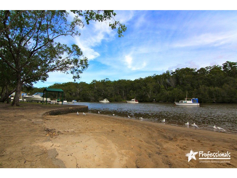 829 Henry Lawson Drive, Picnic Point NSW 2213