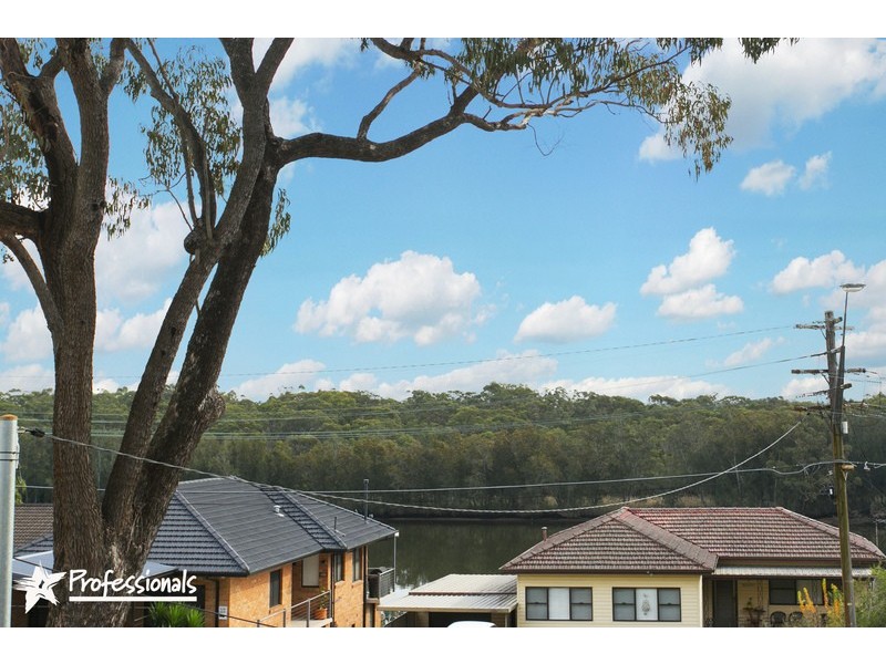 595 Henry Lawson Drive, East Hills NSW 2213