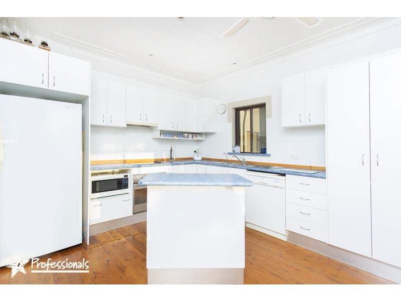 824 Henry Lawson Drive, Picnic Point NSW 2213