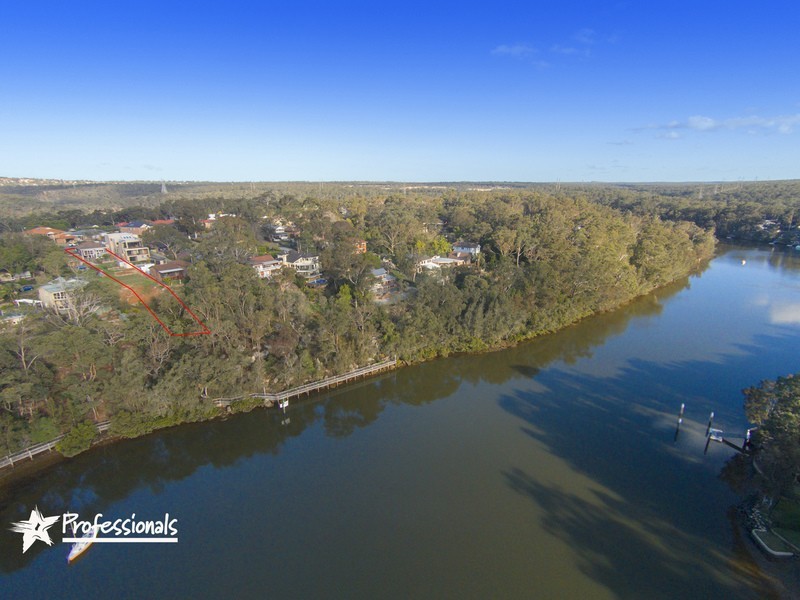 824 Henry Lawson Drive, Picnic Point NSW 2213