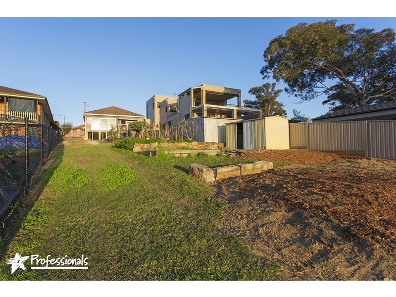 824 Henry Lawson Drive, Picnic Point NSW 2213