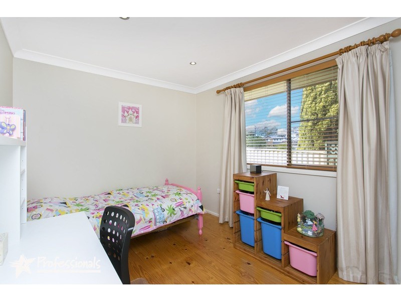 2 Riverside Avenue, Picnic Point NSW 2213