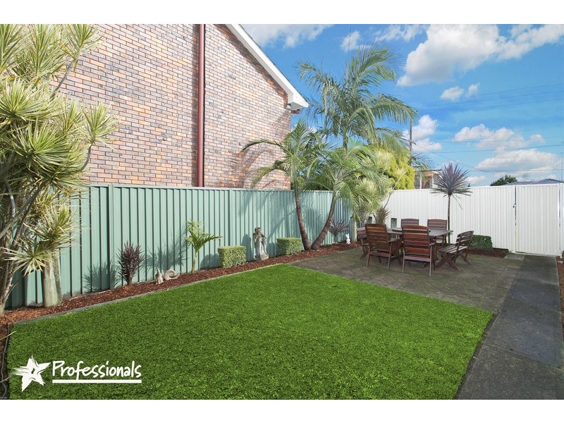 2 Riverside Avenue, Picnic Point NSW 2213