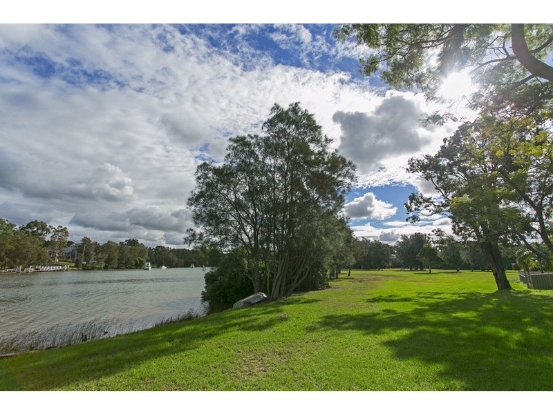 5 Burbank Avenue, East Hills NSW 2213