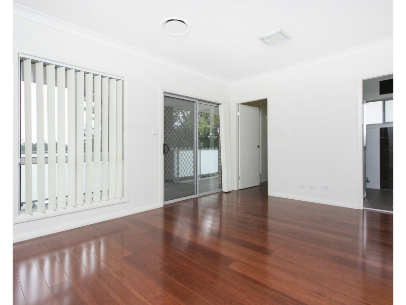 595 Henry Lawson Drive, East Hills NSW 2213