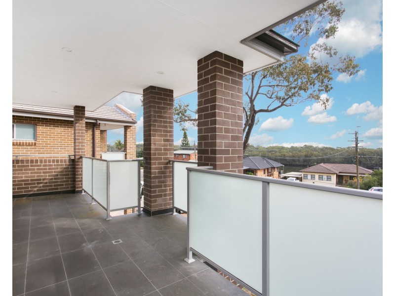 595 Henry Lawson Drive, East Hills NSW 2213