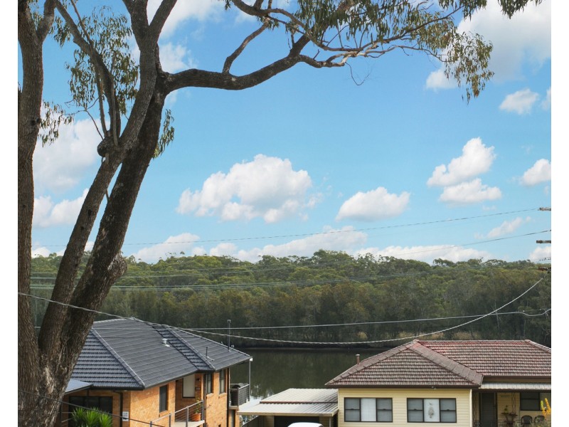 595 Henry Lawson Drive, East Hills NSW 2213