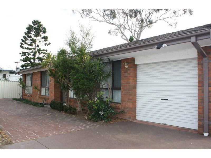 911A Henry Lawson Drive, Picnic Point NSW 2213