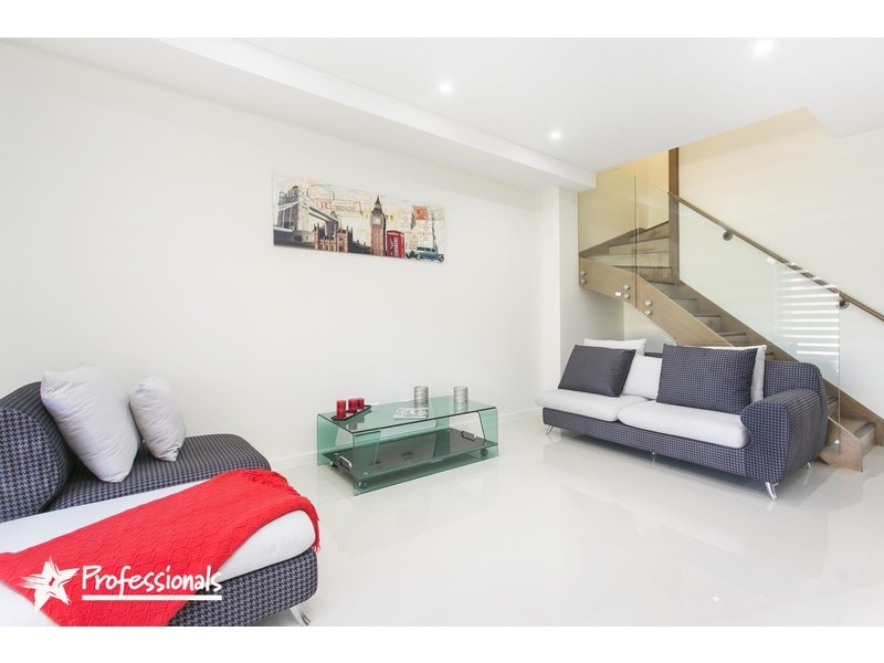 686 Henry Lawson Drive, East Hills NSW 2213