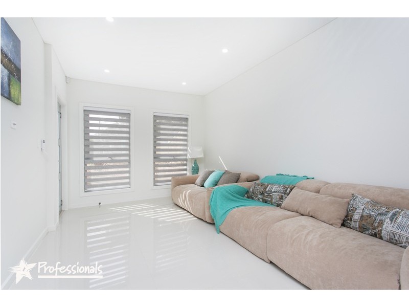 686 Henry Lawson Drive, East Hills NSW 2213