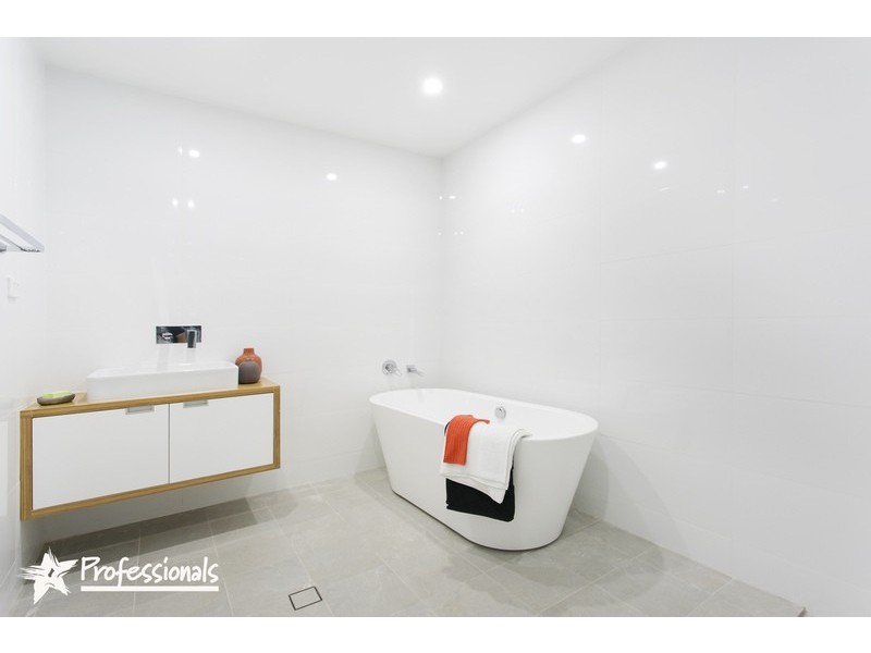 686 Henry Lawson Drive, East Hills NSW 2213