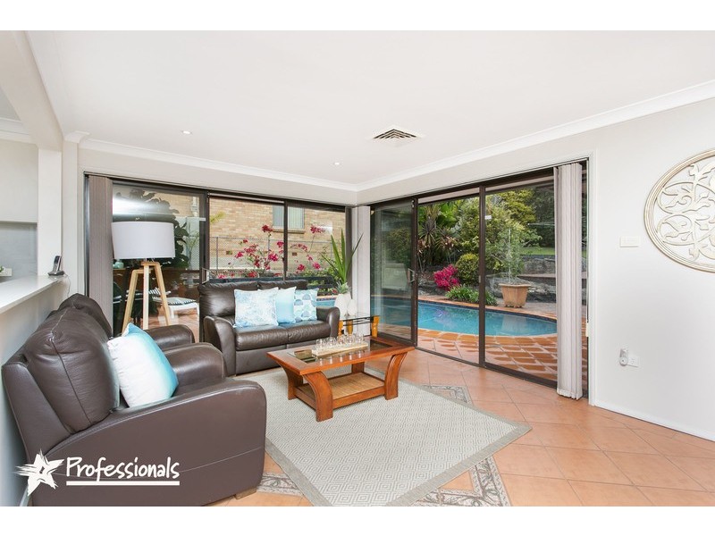 7 Ballanda Avenue, Lugarno NSW 2210