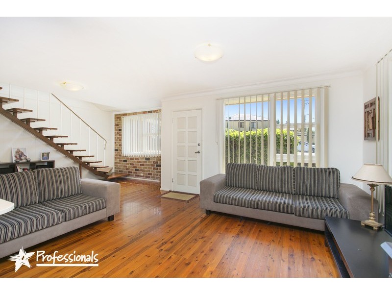 1 Elliott Street, Picnic Point NSW 2213