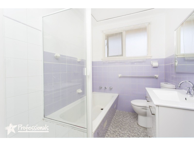 1 Elliott Street, Picnic Point NSW 2213