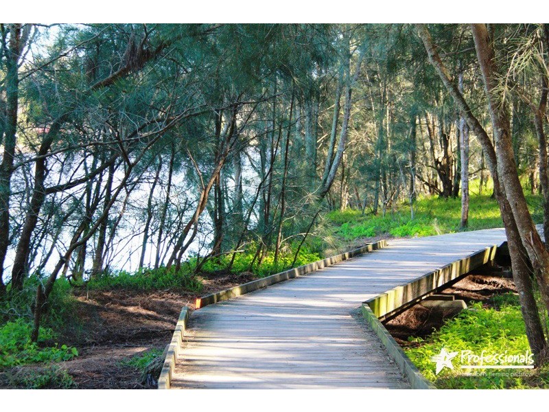 1 Elliott Street, Picnic Point NSW 2213