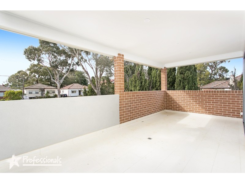 686A Henry Lawson Drive, Picnic Point NSW 2213