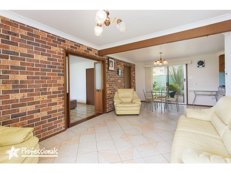 1  Jervis Drive, Illawong NSW 2234