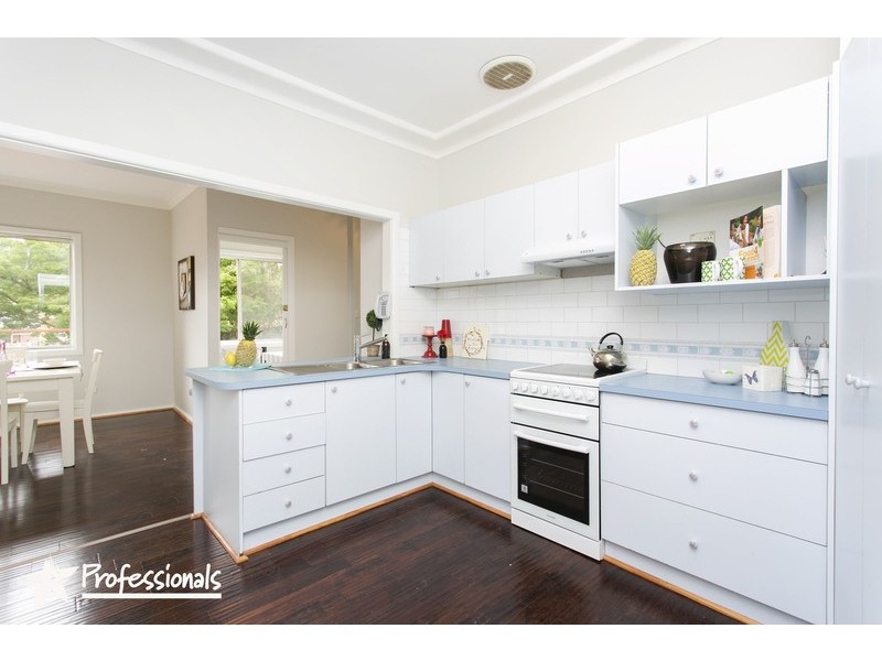 10 Phyllis Avenue, Picnic Point NSW 2213