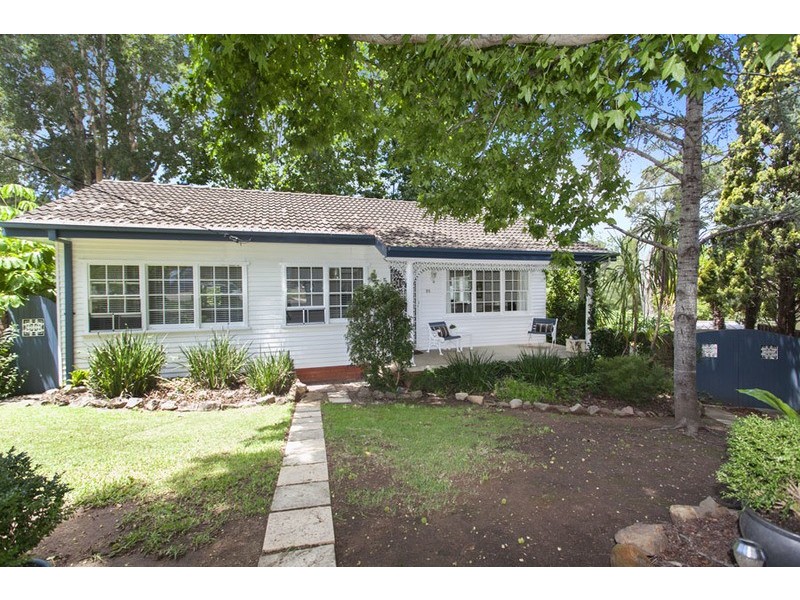 35 Matthews Avenue, East Hills NSW 2213