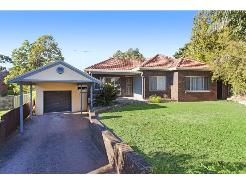 10 Phyllis Avenue, Picnic Point NSW 2213