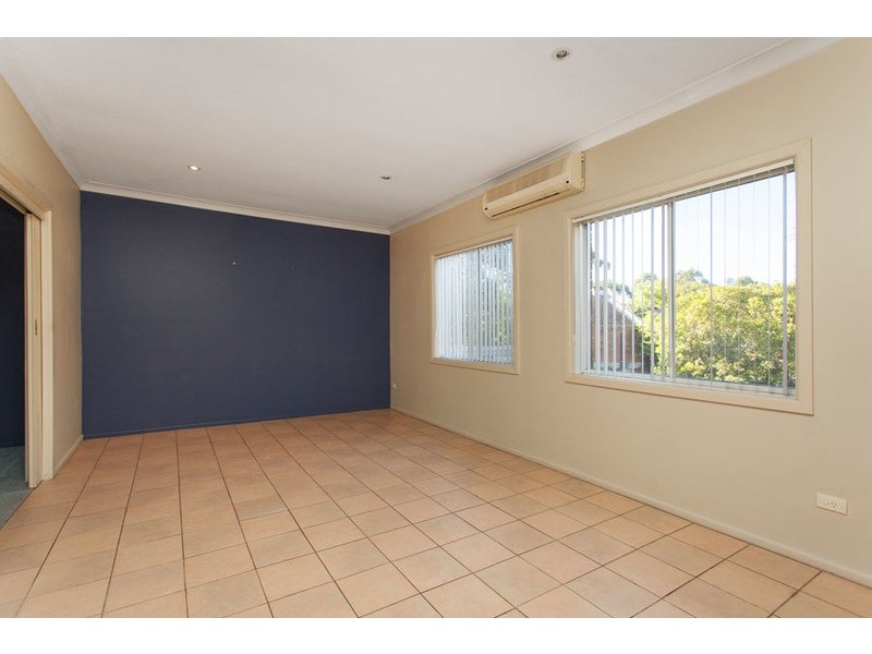 10 Phyllis Avenue, Picnic Point NSW 2213