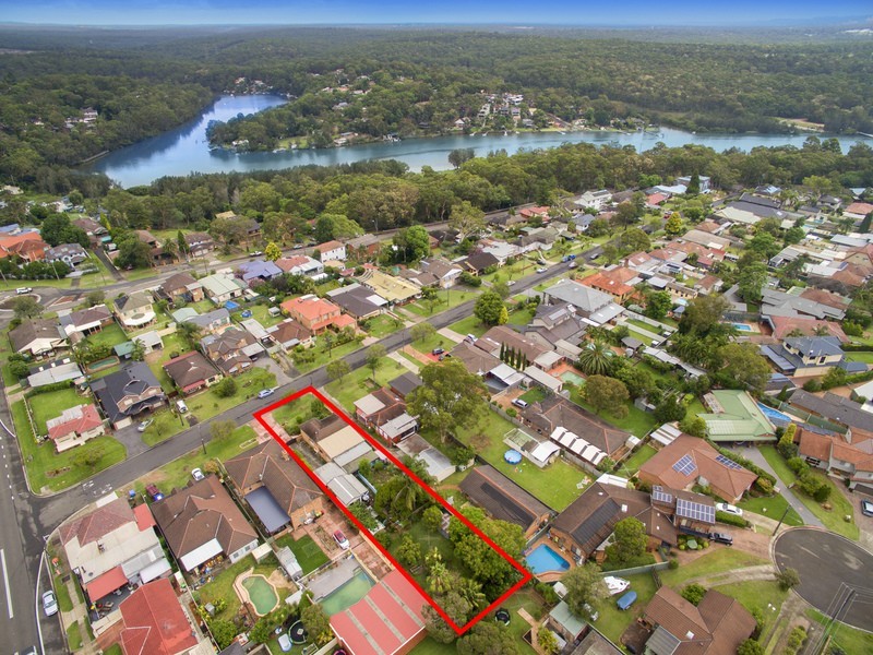 8 Doris Street, Picnic Point NSW 2213