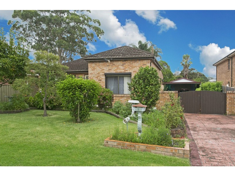 8 Doris Street, Picnic Point NSW 2213