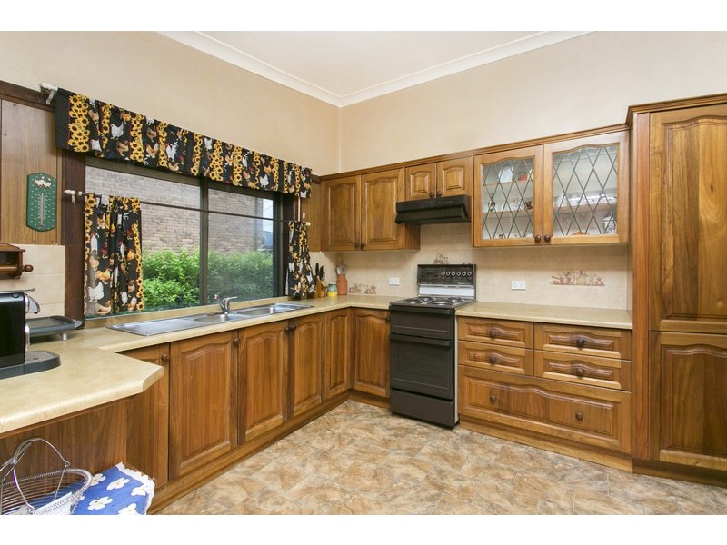 8 Doris Street, Picnic Point NSW 2213