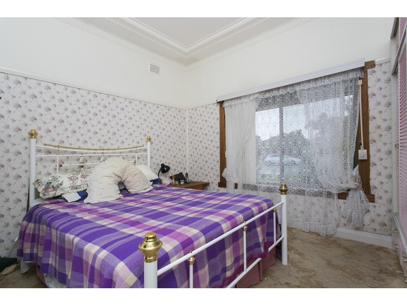 8 Doris Street, Picnic Point NSW 2213