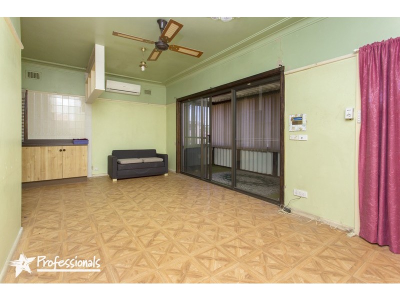 83 Victor Avenue, Picnic Point NSW 2213