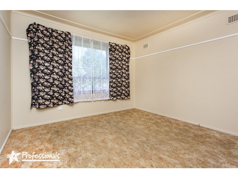 83 Victor Avenue, Picnic Point NSW 2213