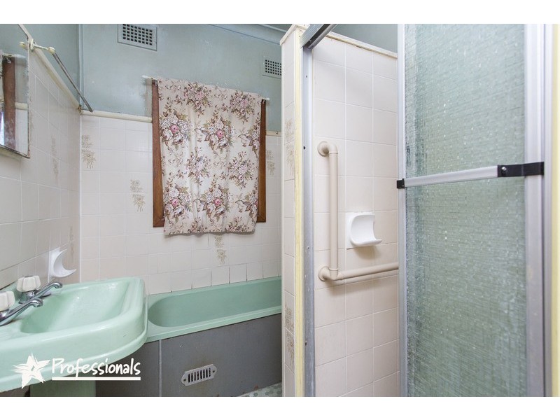 83 Victor Avenue, Picnic Point NSW 2213