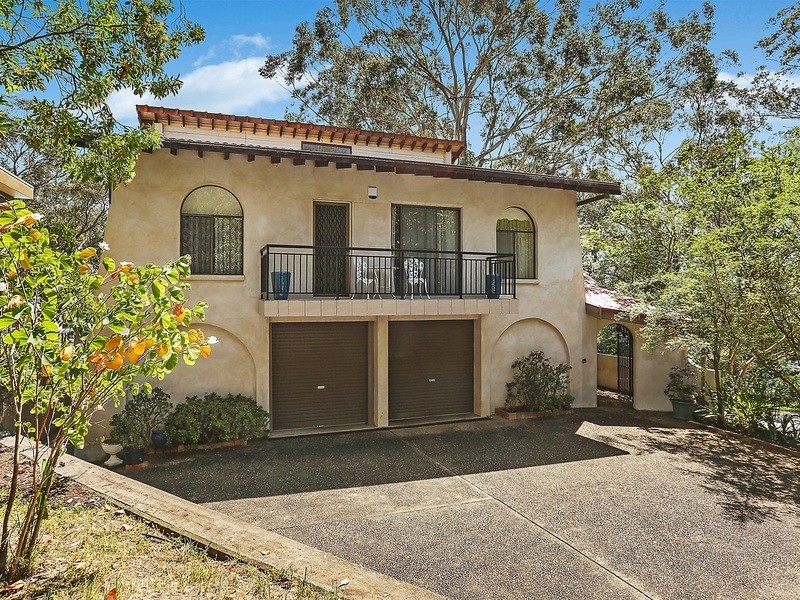 848 Henry Lawson Drive, Picnic Point NSW 2213