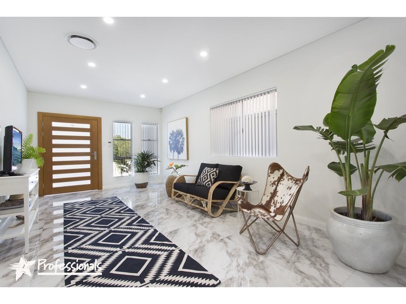 16 Flinders Road, Georges Hall NSW 2198