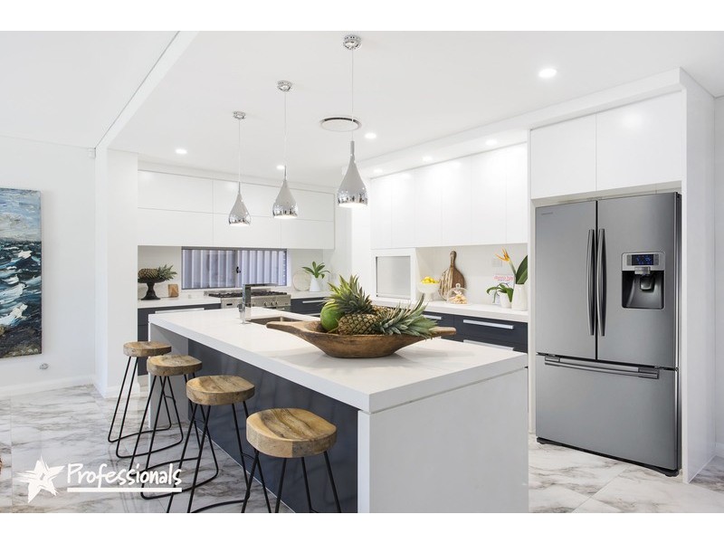 16 Flinders Road, Georges Hall NSW 2198