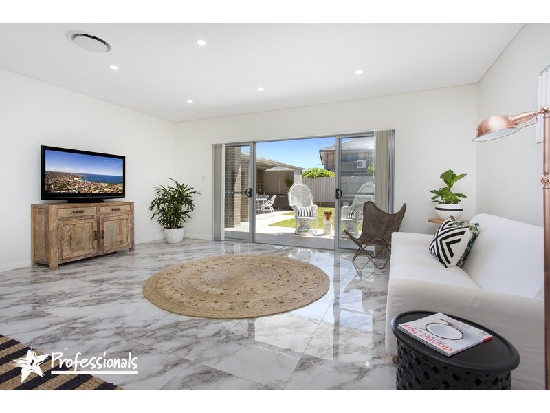 16 Flinders Road, Georges Hall NSW 2198