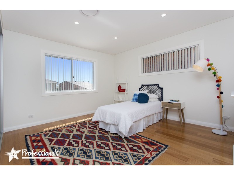 16 Flinders Road, Georges Hall NSW 2198