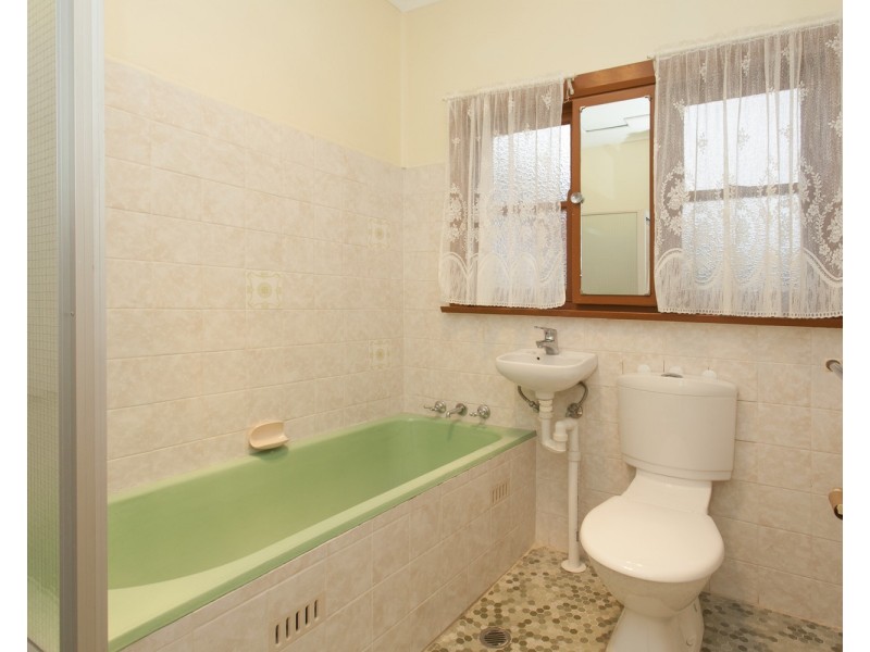 26 Donald Street, Picnic Point NSW 2213