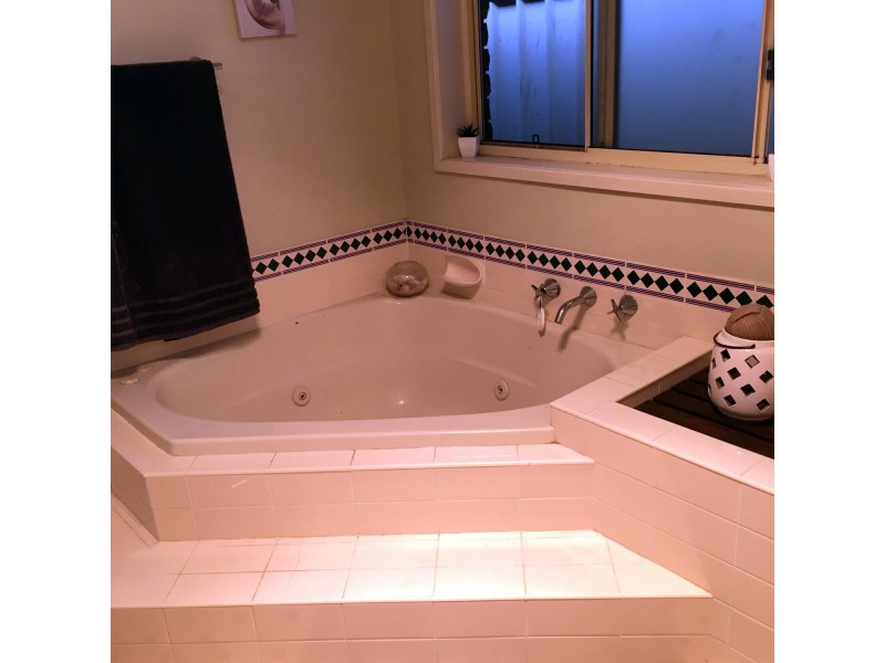 8 Thow Place, Currans Hill NSW 2567