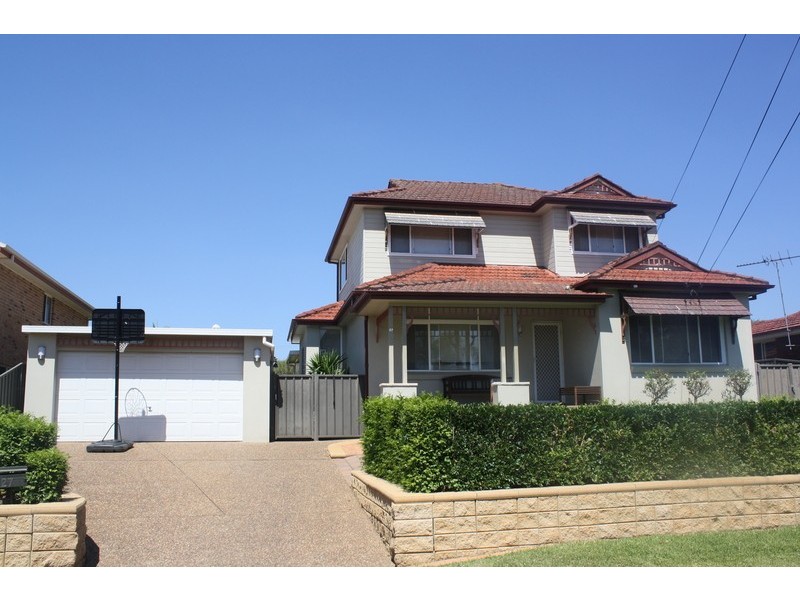 27 Apex Avenue, Picnic Point NSW 2213