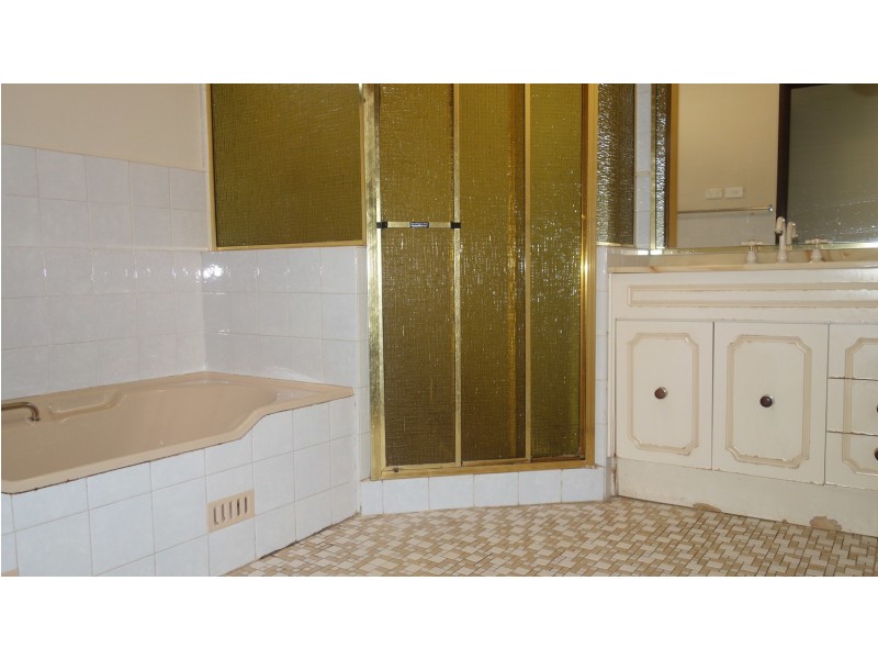 24 Sylvan Grove, Picnic Point NSW 2213