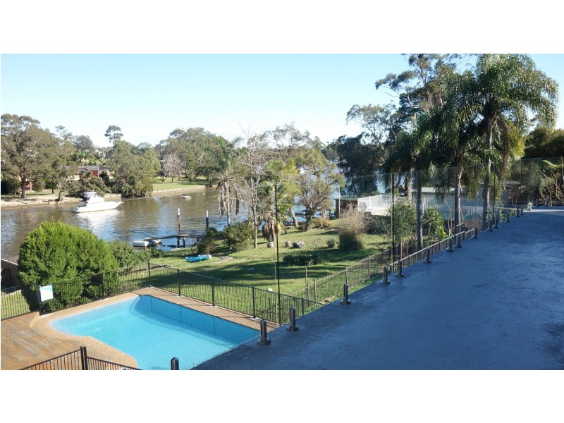 37 Burbank Avenue, Picnic Point NSW 2213