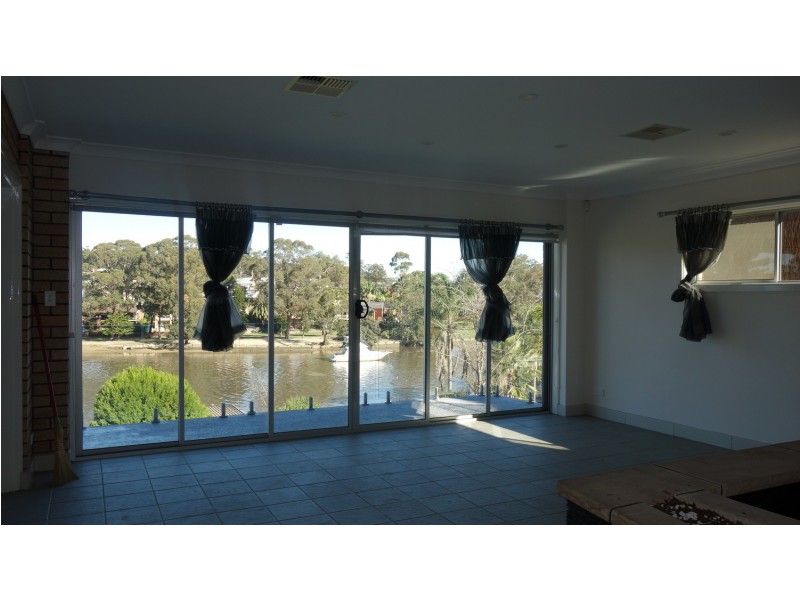 37 Burbank Avenue, Picnic Point NSW 2213