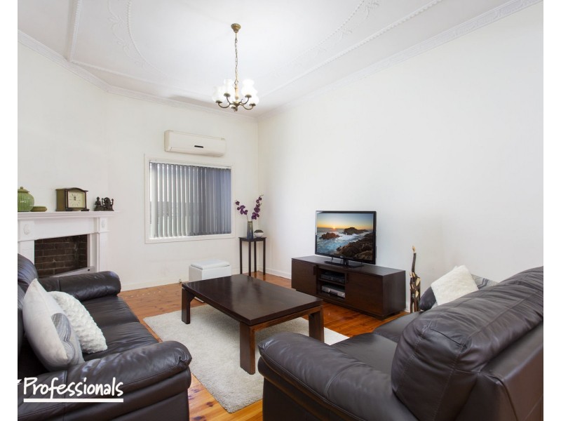 40 Bonds Road, Roselands NSW 2196