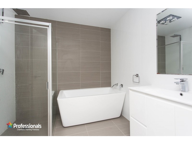 1/190 Lambeth Street, Picnic Point NSW 2213