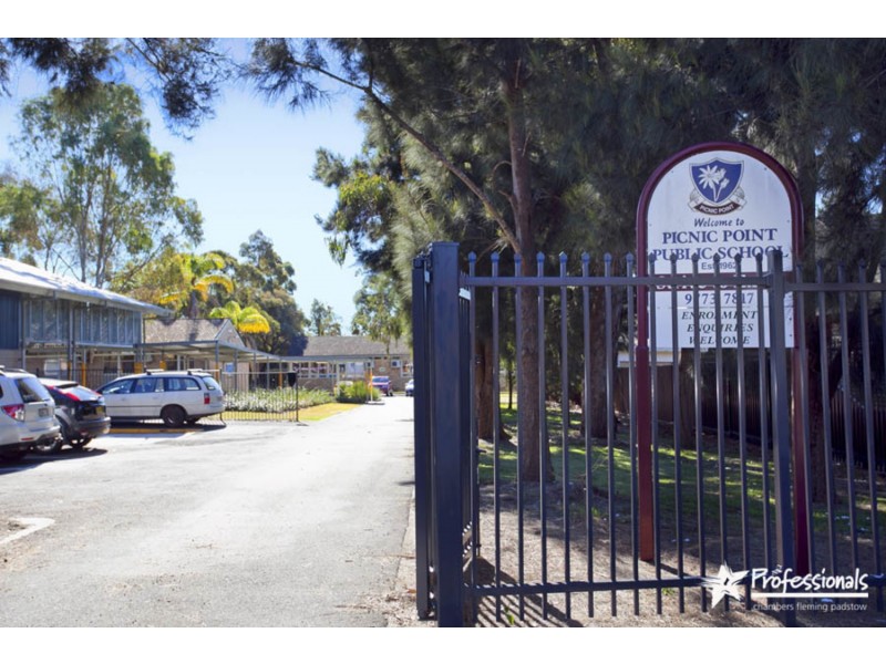 1/190 Lambeth Street, Picnic Point NSW 2213