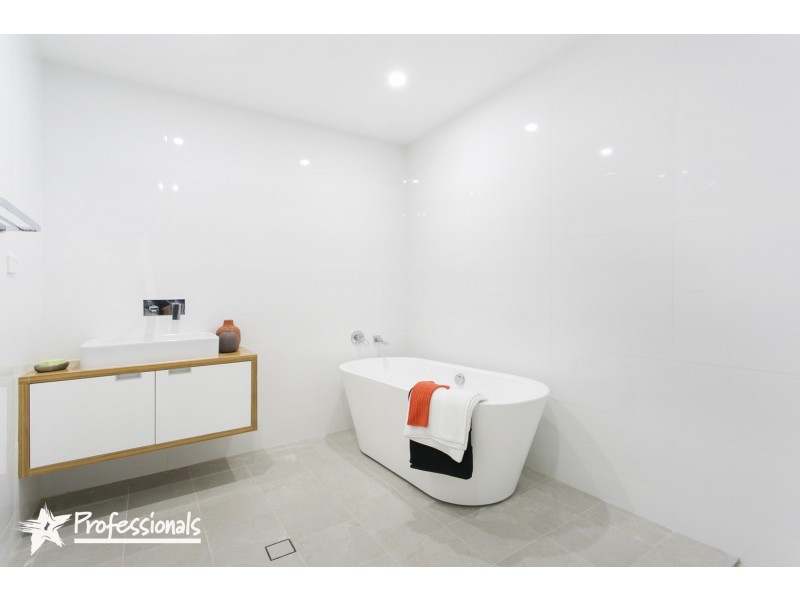 686A Henry Lawson Drive, East Hills NSW 2213