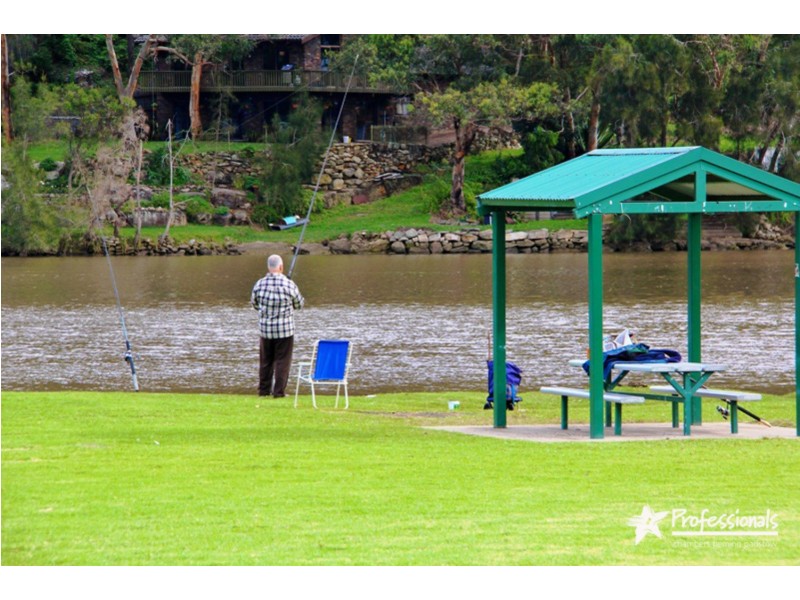 686A Henry Lawson Drive, East Hills NSW 2213