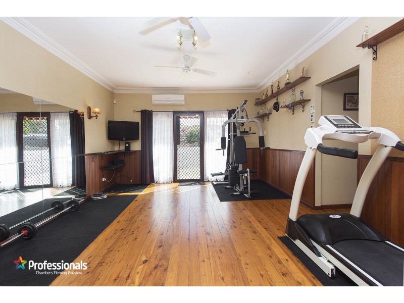 92 Victor Avenue, Picnic Point NSW 2213
