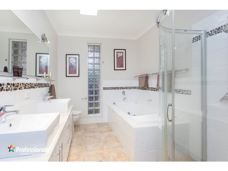 92 Victor Avenue, Picnic Point NSW 2213